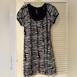 BCBGMAXAZIRA Black White Geometric Lines Zebra Puff Sleeve Flowy Bow Dress L XL